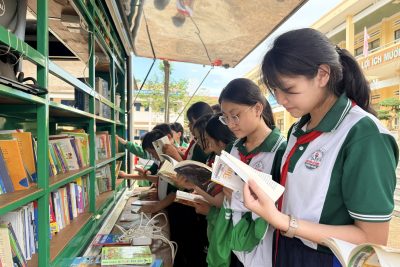 Chương trình Xe Thư viện lưu động tại trường THCS Nguyễn Tất Thành (xã Quảng Phú)