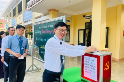 Liên đội Trường THCS Nguyễn Tất Thành tổ chức quyên góp ủng hộ đồng bào khắc phục hậu quả bởi bão số 10 Bualoi
