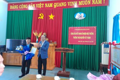 Công bố Quyết định bổ nhiệu Hiêu trưởng trường THCS Nguyễn Tất Thành